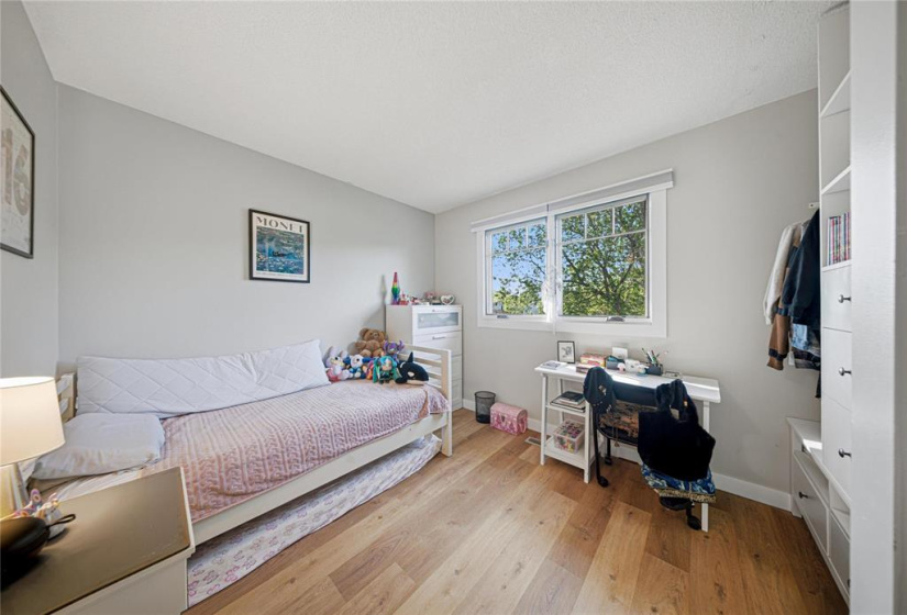 242 Tufnell, 3 Bedrooms Bedrooms, 11 Rooms Rooms,2 BathroomsBathrooms,Residential,For Sale,Tufnell