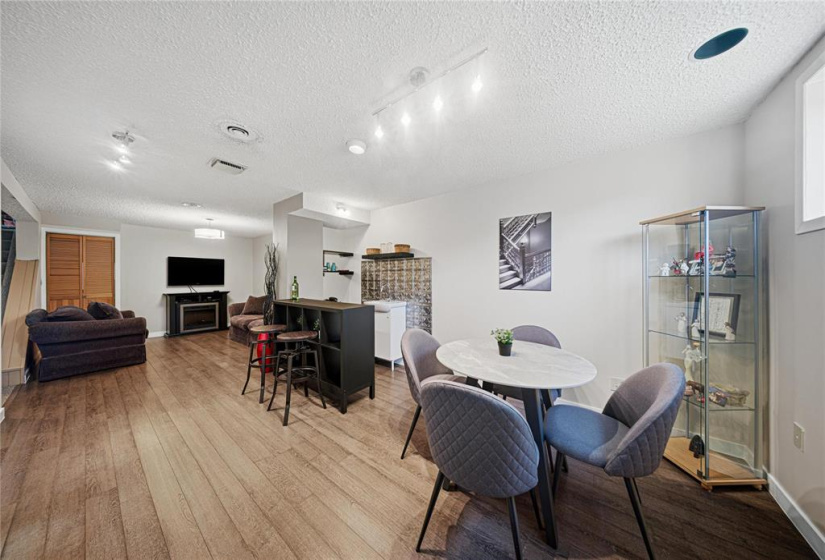 242 Tufnell, 3 Bedrooms Bedrooms, 11 Rooms Rooms,2 BathroomsBathrooms,Residential,For Sale,Tufnell