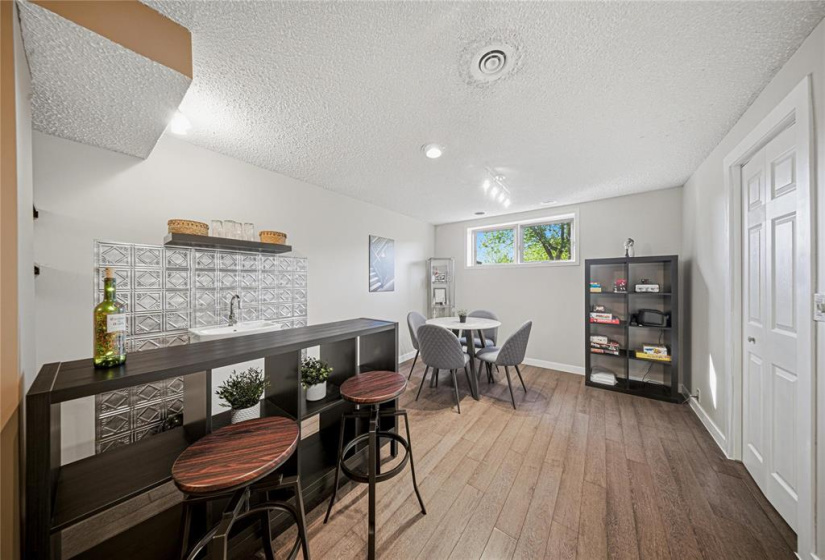 242 Tufnell, 3 Bedrooms Bedrooms, 11 Rooms Rooms,2 BathroomsBathrooms,Residential,For Sale,Tufnell