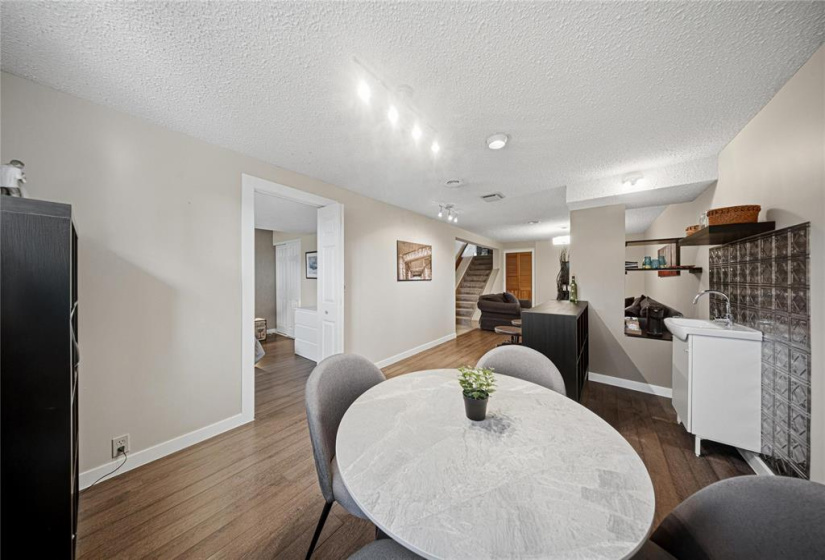 242 Tufnell, 3 Bedrooms Bedrooms, 11 Rooms Rooms,2 BathroomsBathrooms,Residential,For Sale,Tufnell