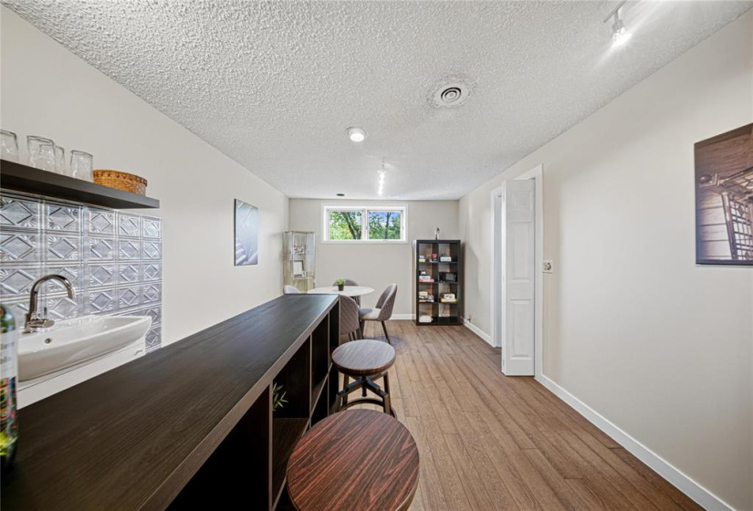 242 Tufnell, 3 Bedrooms Bedrooms, 11 Rooms Rooms,2 BathroomsBathrooms,Residential,For Sale,Tufnell