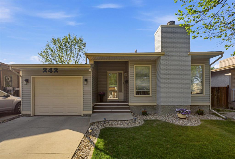 242 Tufnell, 3 Bedrooms Bedrooms, 11 Rooms Rooms,2 BathroomsBathrooms,Residential,For Sale,Tufnell