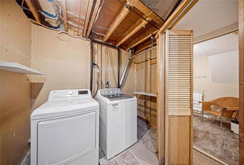 242 Tufnell, 3 Bedrooms Bedrooms, 11 Rooms Rooms,2 BathroomsBathrooms,Residential,For Sale,Tufnell
