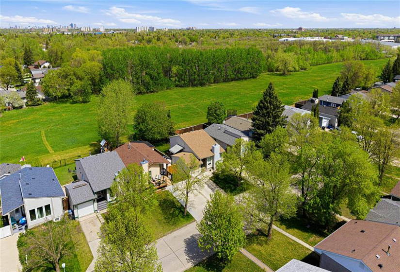 242 Tufnell, 3 Bedrooms Bedrooms, 11 Rooms Rooms,2 BathroomsBathrooms,Residential,For Sale,Tufnell