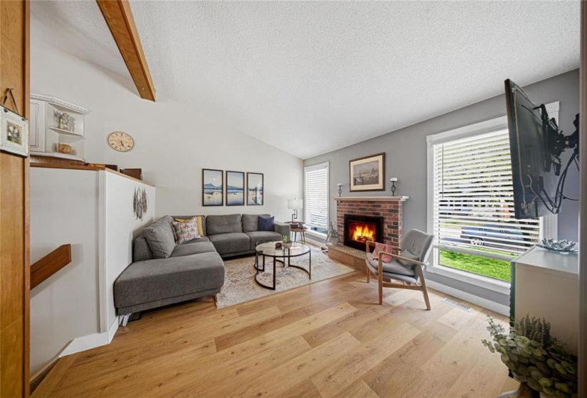 242 Tufnell, 3 Bedrooms Bedrooms, 11 Rooms Rooms,2 BathroomsBathrooms,Residential,For Sale,Tufnell