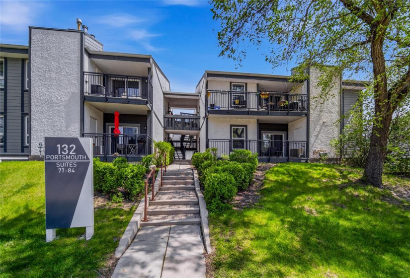 132 Portsmouth, 2 Bedrooms Bedrooms, 8 Rooms Rooms,2 BathroomsBathrooms,Condominium,For Sale,Portsmouth