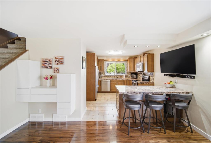 2825 Ness, 4 Bedrooms Bedrooms, 9 Rooms Rooms,1 BathroomBathrooms,Condominium,For Sale,Ness