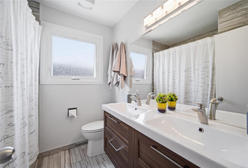 2825 Ness, 4 Bedrooms Bedrooms, 9 Rooms Rooms,1 BathroomBathrooms,Condominium,For Sale,Ness