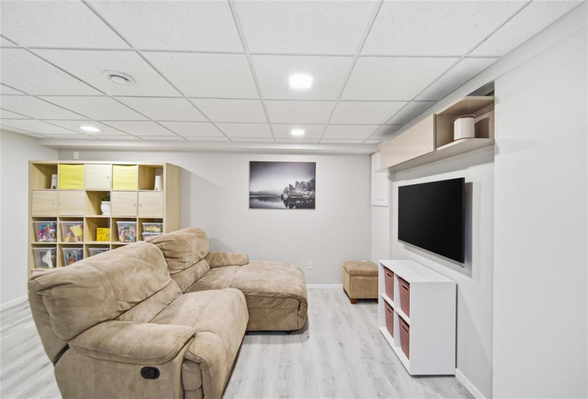 2825 Ness, 4 Bedrooms Bedrooms, 9 Rooms Rooms,1 BathroomBathrooms,Condominium,For Sale,Ness