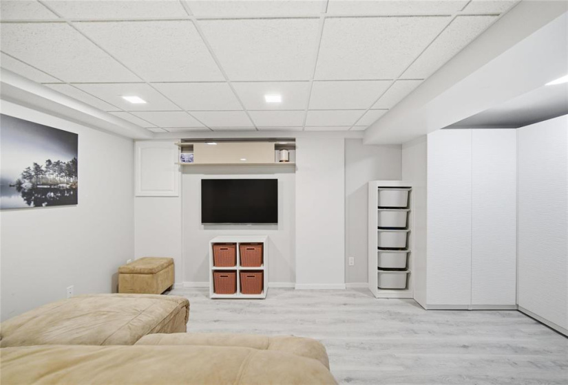 2825 Ness, 4 Bedrooms Bedrooms, 9 Rooms Rooms,1 BathroomBathrooms,Condominium,For Sale,Ness