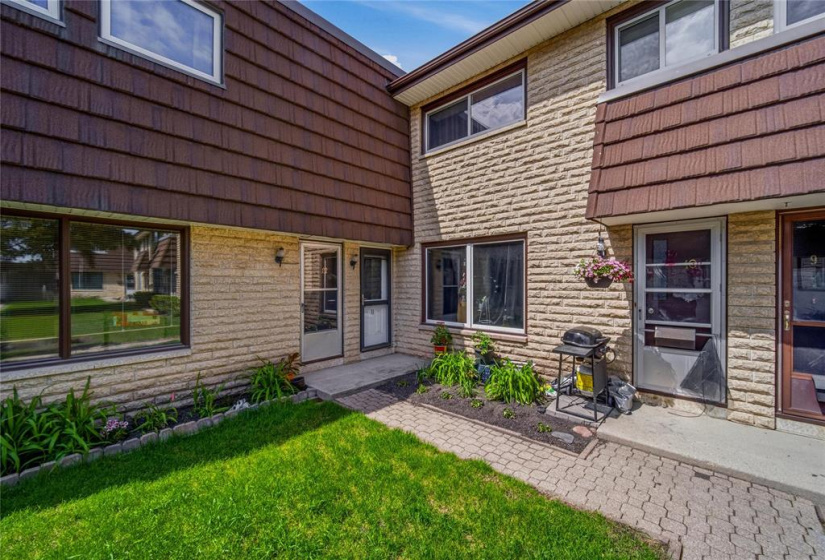 2825 Ness, 4 Bedrooms Bedrooms, 9 Rooms Rooms,1 BathroomBathrooms,Condominium,For Sale,Ness