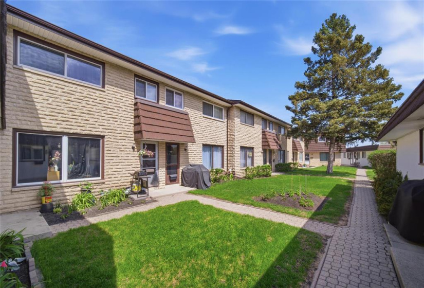2825 Ness, 4 Bedrooms Bedrooms, 9 Rooms Rooms,1 BathroomBathrooms,Condominium,For Sale,Ness
