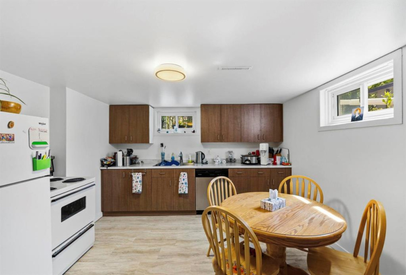 214 Hindley, 4 Bedrooms Bedrooms, 12 Rooms Rooms,2 BathroomsBathrooms,Residential,For Sale,Hindley