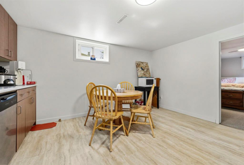 214 Hindley, 4 Bedrooms Bedrooms, 12 Rooms Rooms,2 BathroomsBathrooms,Residential,For Sale,Hindley