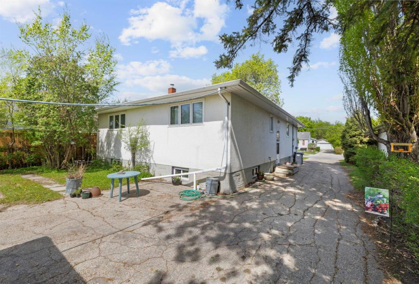 214 Hindley, 4 Bedrooms Bedrooms, 12 Rooms Rooms,2 BathroomsBathrooms,Residential,For Sale,Hindley