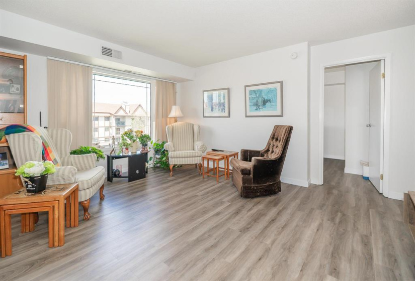 873 Waverley, 2 Bedrooms Bedrooms, 9 Rooms Rooms,2 BathroomsBathrooms,Condominium,For Sale,Waverley
