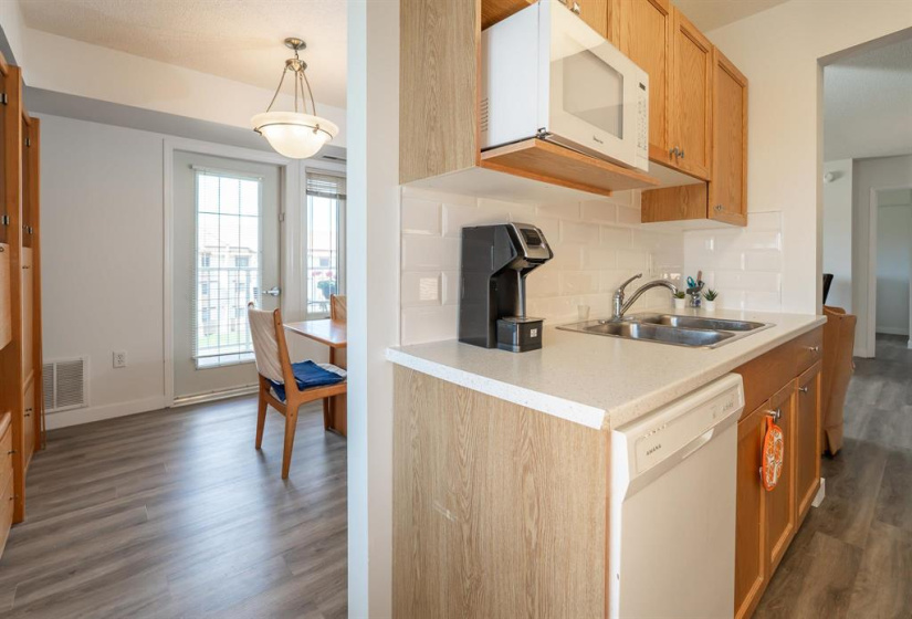 873 Waverley, 2 Bedrooms Bedrooms, 9 Rooms Rooms,2 BathroomsBathrooms,Condominium,For Sale,Waverley