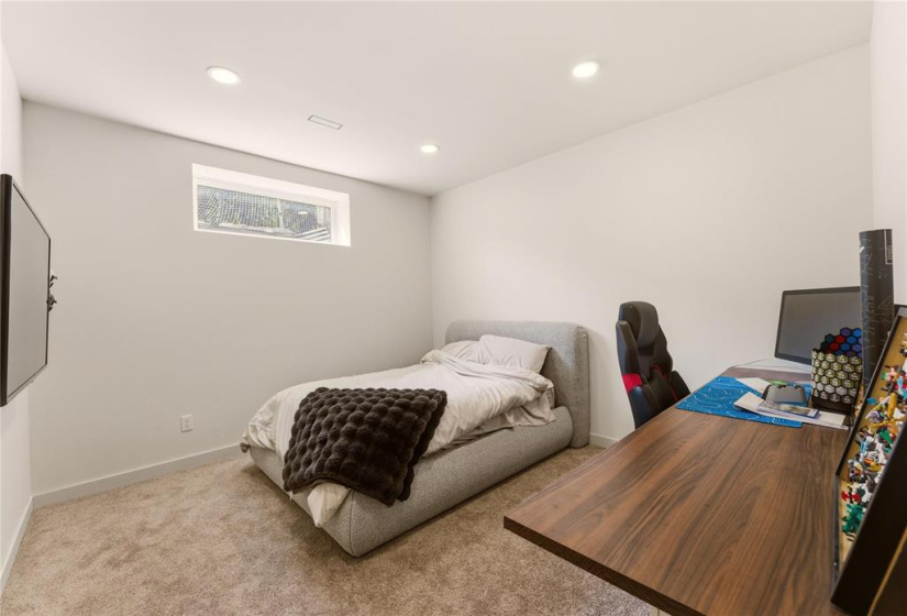 480 Maconnell, 5 Bedrooms Bedrooms, 17 Rooms Rooms,3 BathroomsBathrooms,Residential,For Sale,Maconnell