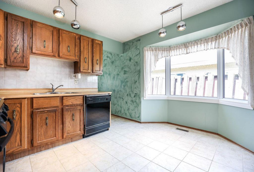 22 Swan Lake, 3 Bedrooms Bedrooms, 12 Rooms Rooms,2 BathroomsBathrooms,Residential,For Sale,Swan Lake