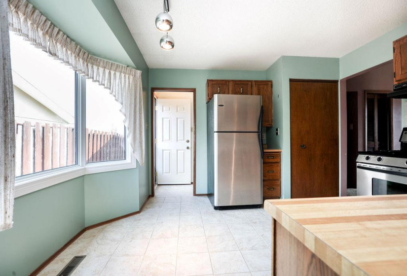 22 Swan Lake, 3 Bedrooms Bedrooms, 12 Rooms Rooms,2 BathroomsBathrooms,Residential,For Sale,Swan Lake