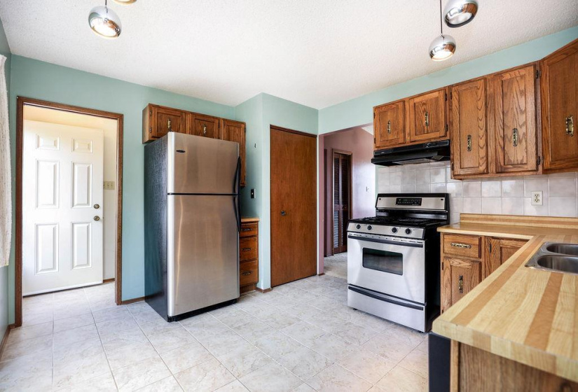 22 Swan Lake, 3 Bedrooms Bedrooms, 12 Rooms Rooms,2 BathroomsBathrooms,Residential,For Sale,Swan Lake