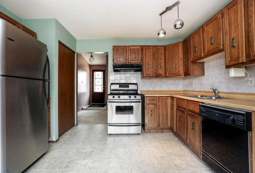 22 Swan Lake, 3 Bedrooms Bedrooms, 12 Rooms Rooms,2 BathroomsBathrooms,Residential,For Sale,Swan Lake
