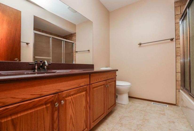 22 Swan Lake, 3 Bedrooms Bedrooms, 12 Rooms Rooms,2 BathroomsBathrooms,Residential,For Sale,Swan Lake