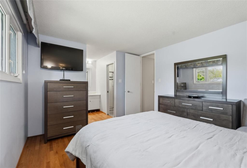 251 Augusta, 3 Bedrooms Bedrooms, 14 Rooms Rooms,3 BathroomsBathrooms,Residential,For Sale,Augusta