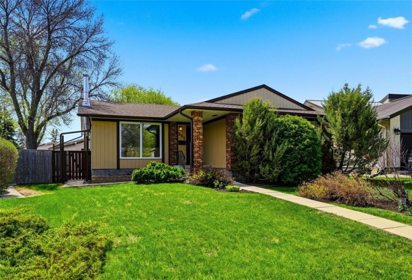 251 Augusta, 3 Bedrooms Bedrooms, 14 Rooms Rooms,3 BathroomsBathrooms,Residential,For Sale,Augusta