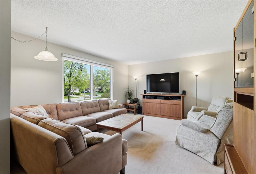 251 Augusta, 3 Bedrooms Bedrooms, 14 Rooms Rooms,3 BathroomsBathrooms,Residential,For Sale,Augusta