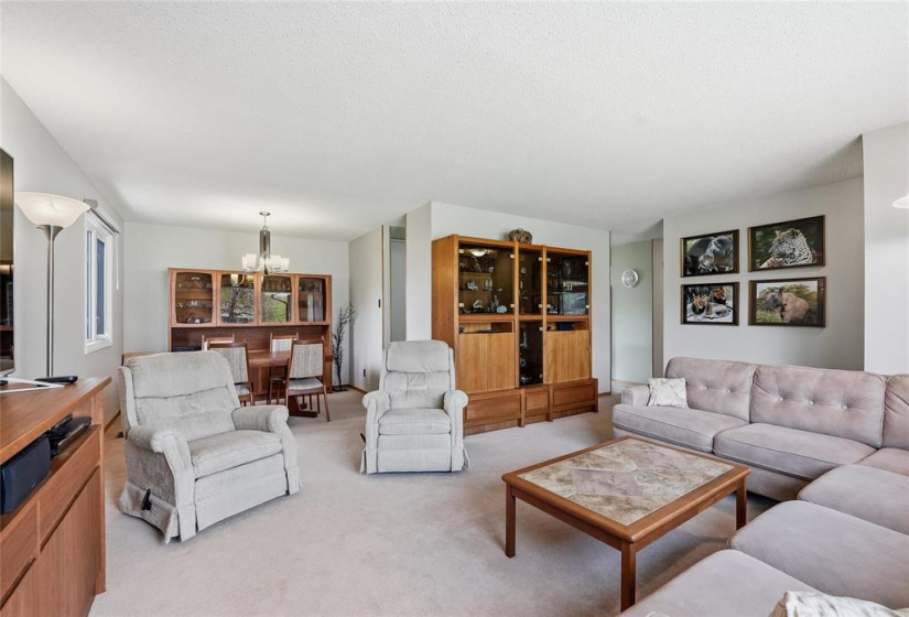 251 Augusta, 3 Bedrooms Bedrooms, 14 Rooms Rooms,3 BathroomsBathrooms,Residential,For Sale,Augusta