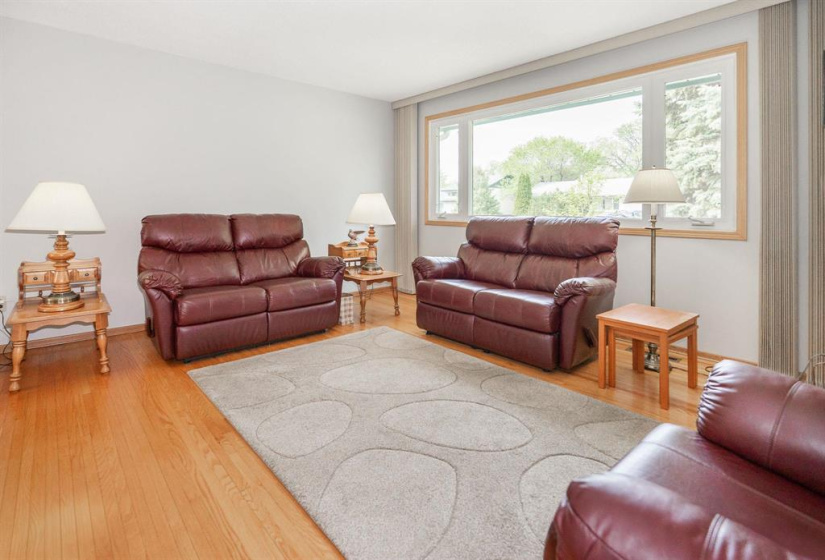 372 Hillary, 3 Bedrooms Bedrooms, 12 Rooms Rooms,2 BathroomsBathrooms,Residential,For Sale,Hillary