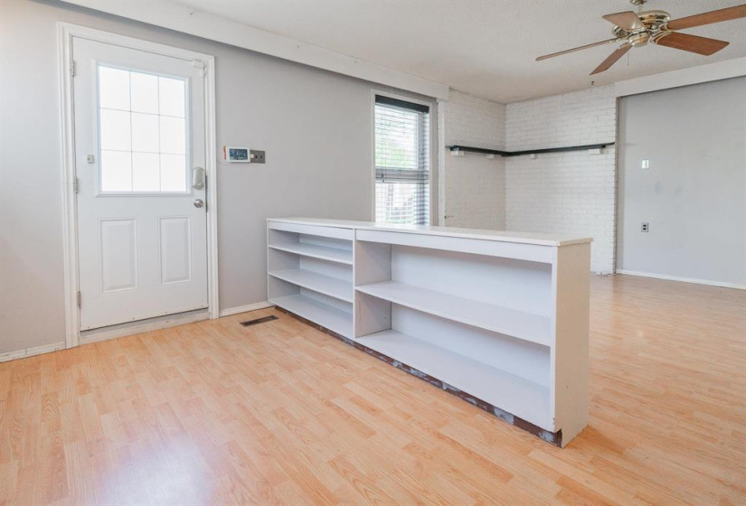 840 Ashburn, 2 Bedrooms Bedrooms, 6 Rooms Rooms,1 BathroomBathrooms,Residential,For Sale,Ashburn