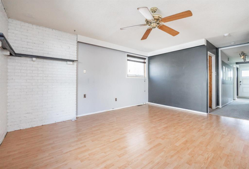 840 Ashburn, 2 Bedrooms Bedrooms, 6 Rooms Rooms,1 BathroomBathrooms,Residential,For Sale,Ashburn