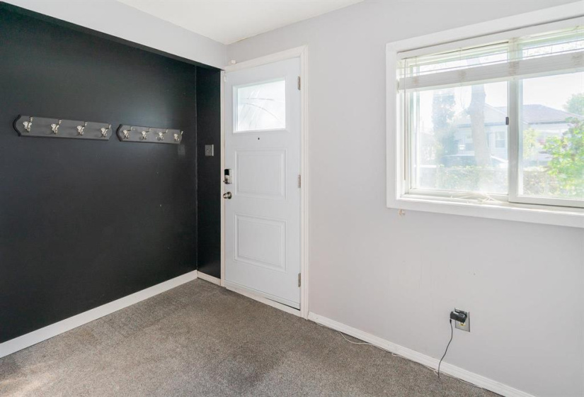 840 Ashburn, 2 Bedrooms Bedrooms, 6 Rooms Rooms,1 BathroomBathrooms,Residential,For Sale,Ashburn