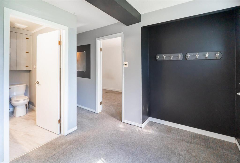840 Ashburn, 2 Bedrooms Bedrooms, 6 Rooms Rooms,1 BathroomBathrooms,Residential,For Sale,Ashburn