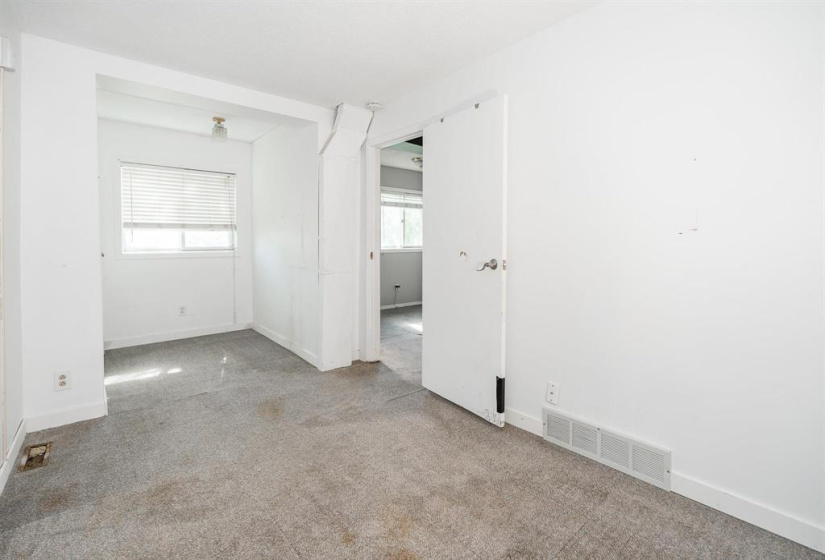 840 Ashburn, 2 Bedrooms Bedrooms, 6 Rooms Rooms,1 BathroomBathrooms,Residential,For Sale,Ashburn