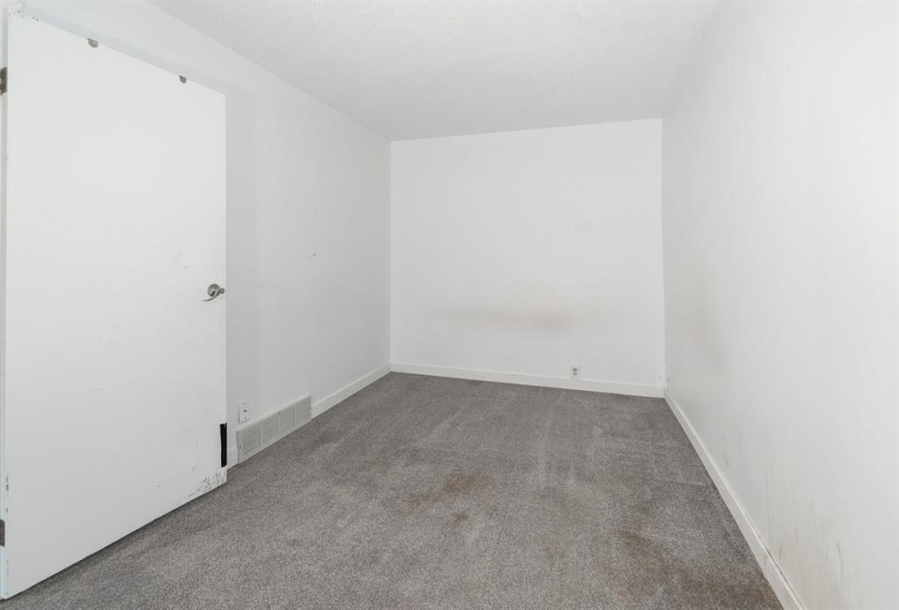 840 Ashburn, 2 Bedrooms Bedrooms, 6 Rooms Rooms,1 BathroomBathrooms,Residential,For Sale,Ashburn