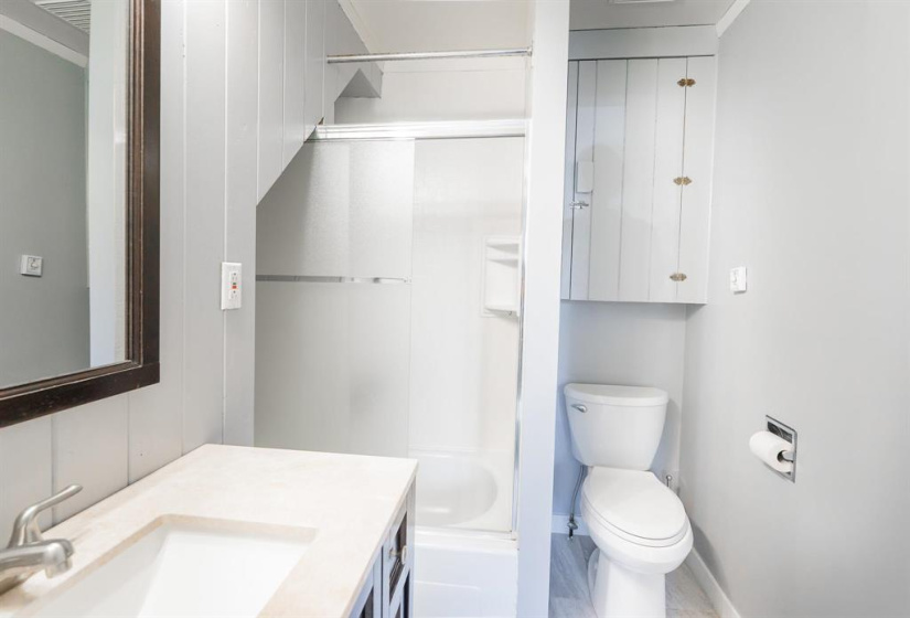 840 Ashburn, 2 Bedrooms Bedrooms, 6 Rooms Rooms,1 BathroomBathrooms,Residential,For Sale,Ashburn