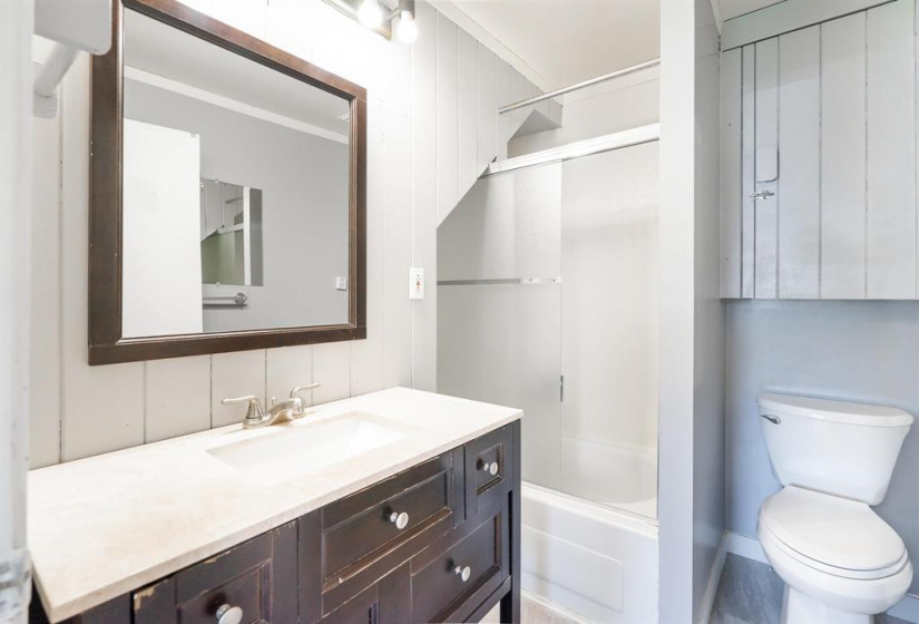 840 Ashburn, 2 Bedrooms Bedrooms, 6 Rooms Rooms,1 BathroomBathrooms,Residential,For Sale,Ashburn