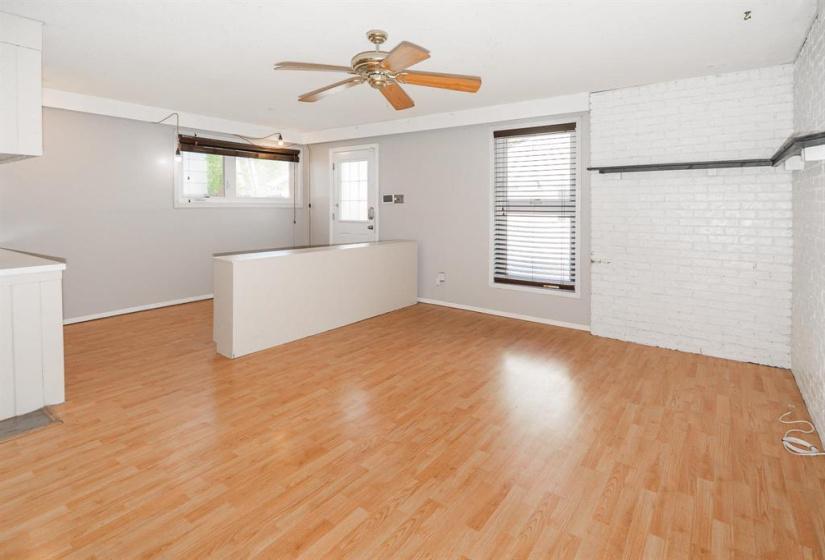 840 Ashburn, 2 Bedrooms Bedrooms, 6 Rooms Rooms,1 BathroomBathrooms,Residential,For Sale,Ashburn