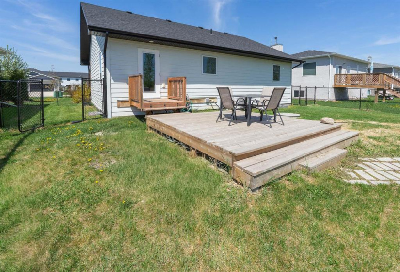 22 BRAMBLEWOOD, 3 Bedrooms Bedrooms, 9 Rooms Rooms,2 BathroomsBathrooms,Residential,For Sale,BRAMBLEWOOD