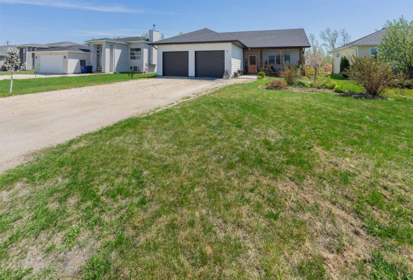 22 BRAMBLEWOOD, 3 Bedrooms Bedrooms, 9 Rooms Rooms,2 BathroomsBathrooms,Residential,For Sale,BRAMBLEWOOD