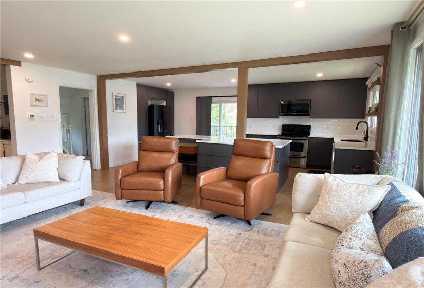 525 River, 3 Bedrooms Bedrooms, 9 Rooms Rooms,2 BathroomsBathrooms,Residential,For Sale,River