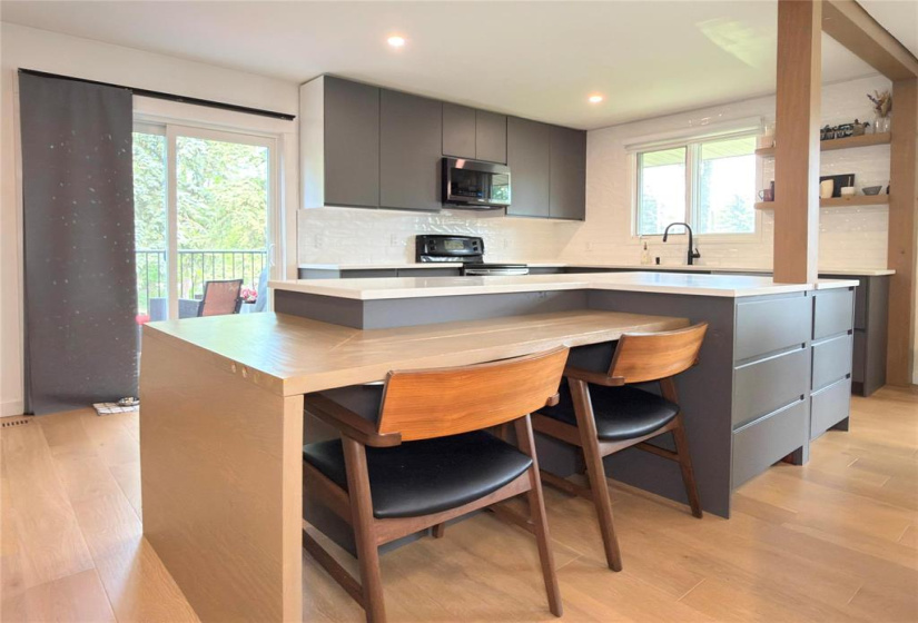 525 River, 3 Bedrooms Bedrooms, 9 Rooms Rooms,2 BathroomsBathrooms,Residential,For Sale,River