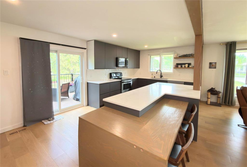 525 River, 3 Bedrooms Bedrooms, 9 Rooms Rooms,2 BathroomsBathrooms,Residential,For Sale,River