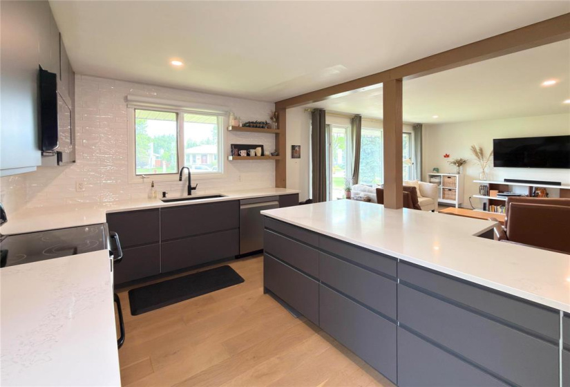 525 River, 3 Bedrooms Bedrooms, 9 Rooms Rooms,2 BathroomsBathrooms,Residential,For Sale,River