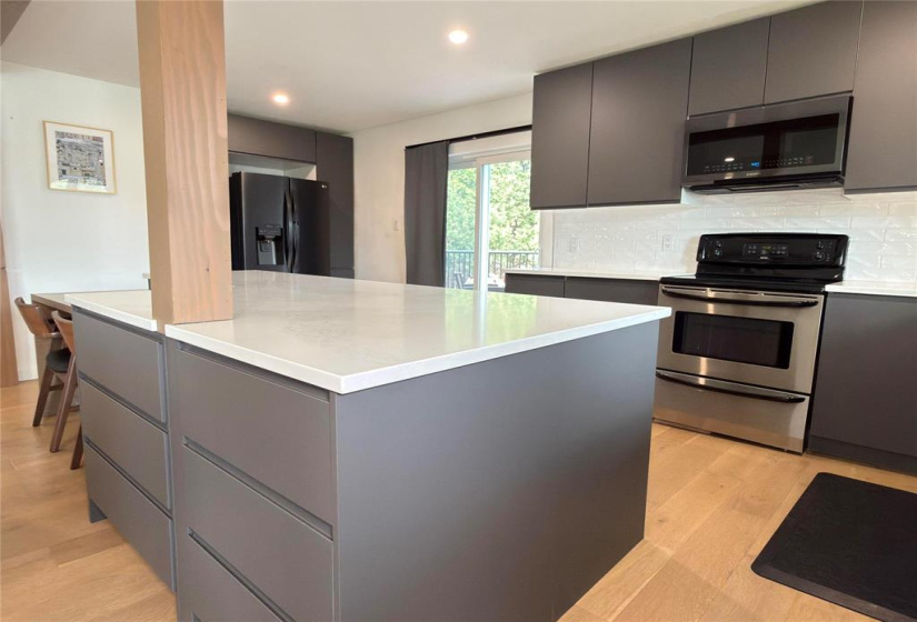 525 River, 3 Bedrooms Bedrooms, 9 Rooms Rooms,2 BathroomsBathrooms,Residential,For Sale,River