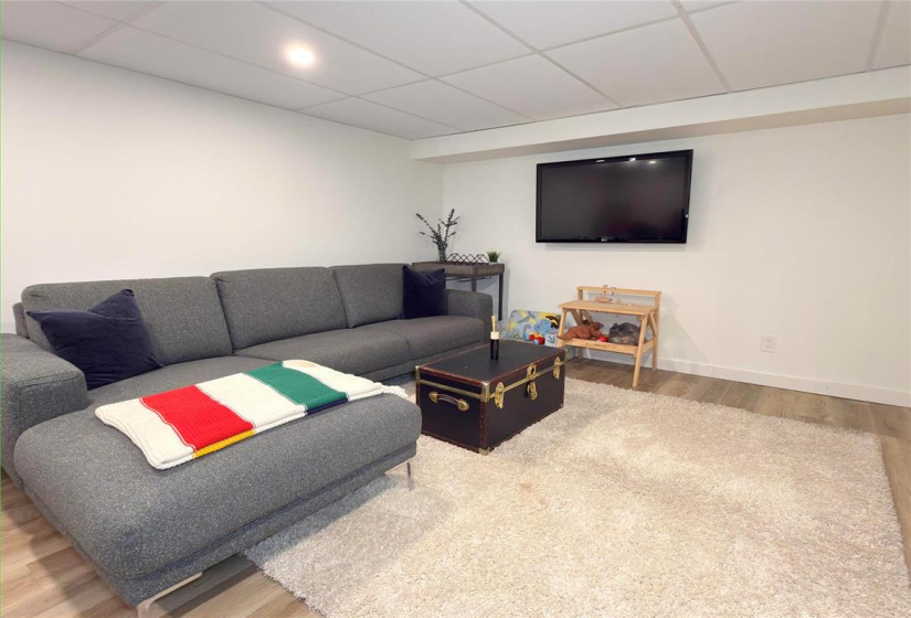 525 River, 3 Bedrooms Bedrooms, 9 Rooms Rooms,2 BathroomsBathrooms,Residential,For Sale,River
