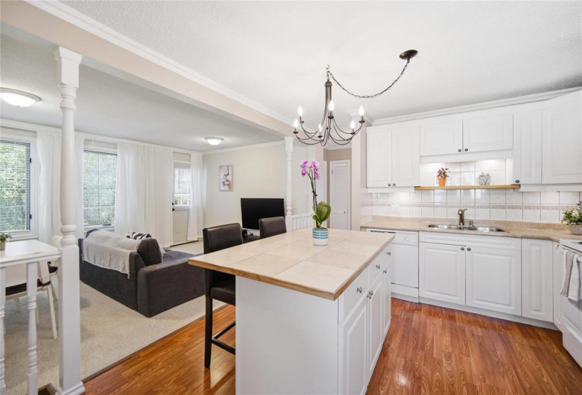 75 Worthington, 3 Bedrooms Bedrooms, 7 Rooms Rooms,1 BathroomBathrooms,Residential,For Sale,Worthington